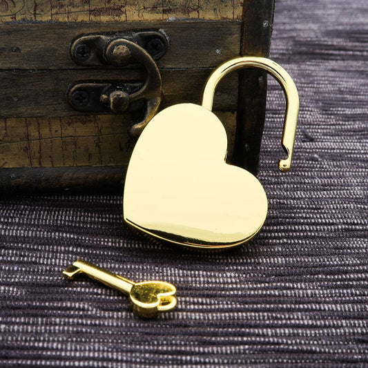 Liebesschloss graviert mit Namen und Spruch "Heart" mit kostenloser Gravur in Silber oder Gold