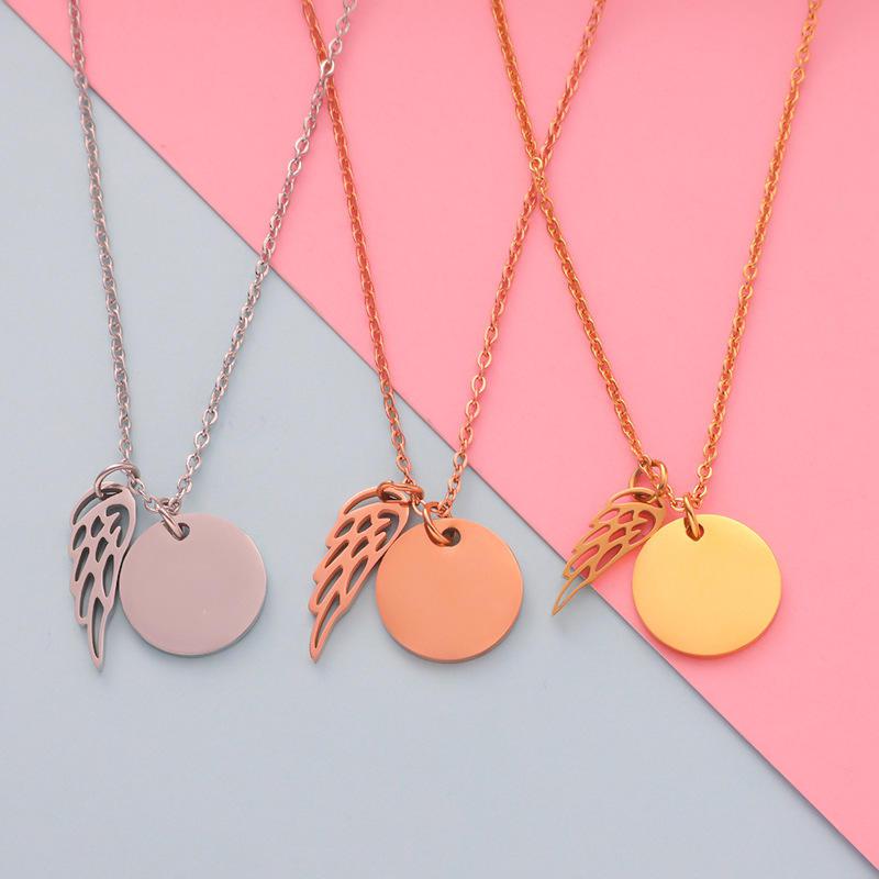 Halskette "Feather" mit graviertem Charm für Initialen
