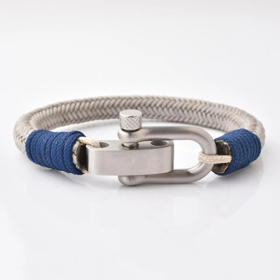 Armband "Aero" aus geflochtenem Seil mit Edelstahl Schäkelverschluß und Gravur - Hellgrau